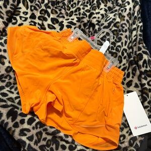 brand new with tag lululemon hotty hots size 6 high rise 2.5 inch